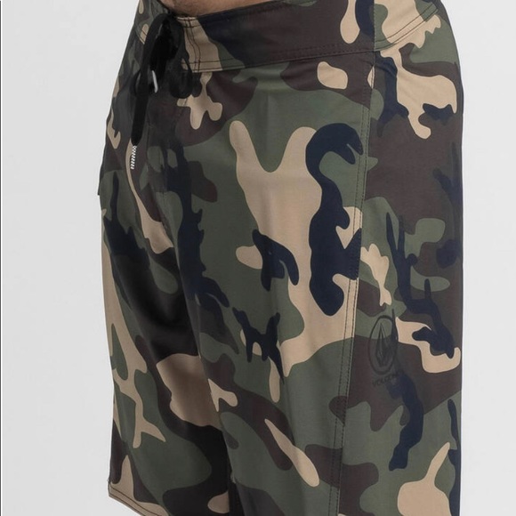 Volcom Camo Boardshorts - Picture 3 of 3